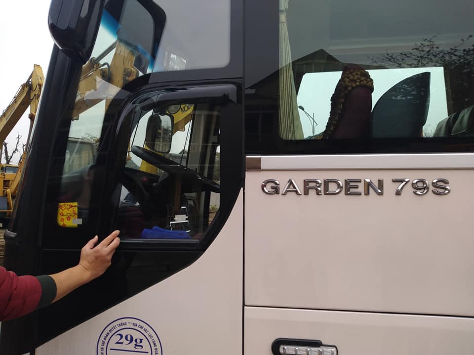 Vè che mưa Hyundai Universe – Theo form xe, dễ lắp đặt - Ảnh 4