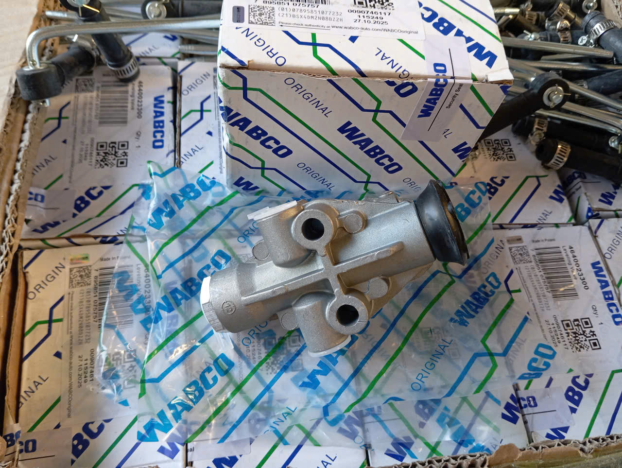 Cóc nâng bầu hơi WABCO – Van nâng hạ khí nén – Chính hãng Poland