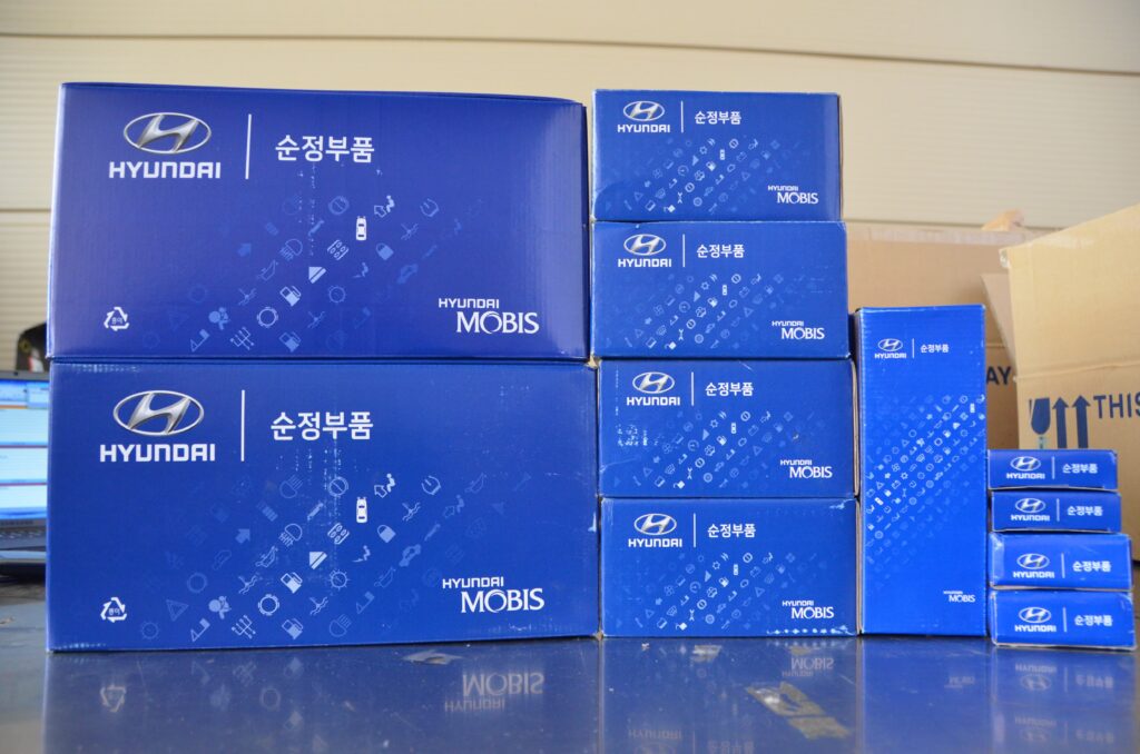 Ảnh hộp phụ tùng chính hãng Hyundai Mobis